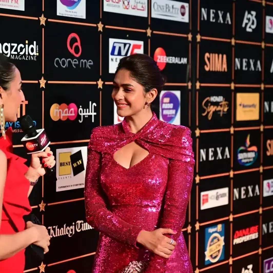 INDIAN ACTRESS MRUNAL THAKUR IMAGES AT SIIMA AWARDS 2023 8